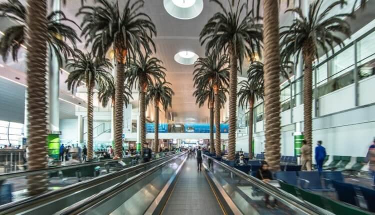 Самый крупный аэропорт. Интерьер аэропорта «Дубай». Фото.