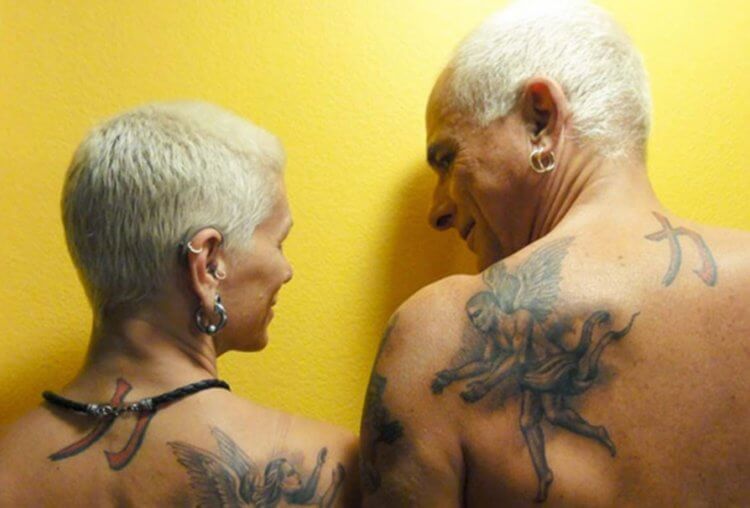 Почему татуировки остаются на всю жизнь? Татуировки сохранялись на теле человека всю жизнь даже тысячи лет назад. Фото.