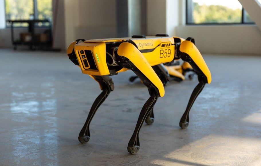 Домашние роботы. Робот Spot от Boston Dynamics. Фото.