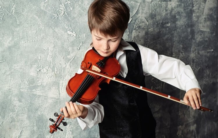 Как занятия музыкой влияют на человеческий мозг? Есть ли польза от того, что ребенок играет на музыкальном инструменте? Фото.