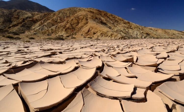 Пустыни Земли. Пустыня — это не всегда горы песка. Фото.