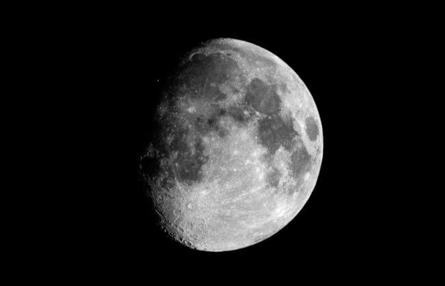 Как ученые обнаружили воду на Луне и для чего она им нужна? Фото.