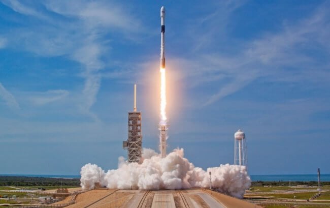 SpaceX разрабатывает ракету, способную доставлять грузы в любую точку мира за час. Фото.