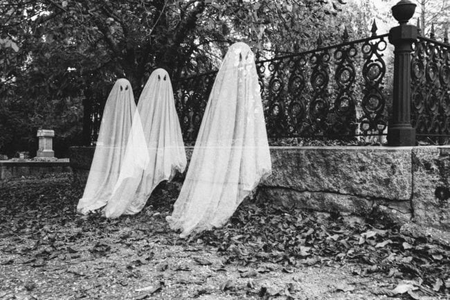 Почему мы верим в привидения и даже видим их? Фото.