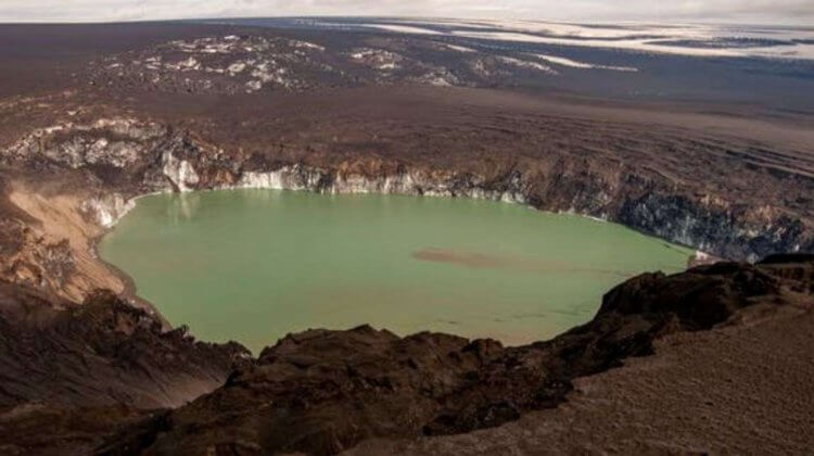 Особенности вулкана Гримсвотн. Высота вулкана Гримсвотн составляет 970 метров (но некоторые говорят, что целых 1725 метров). Фото.