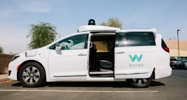 Как выглядит поездка внутри автономного такси Waymo? Фото.