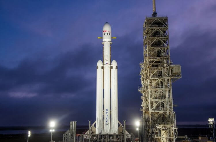 Польза астероидов. Ракета-носитель Falcon Heavy. Фото.