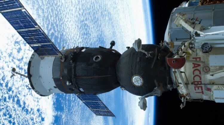 SpaceX против Роскосмоса. Стыковка «Союза» с МКС. Фото.