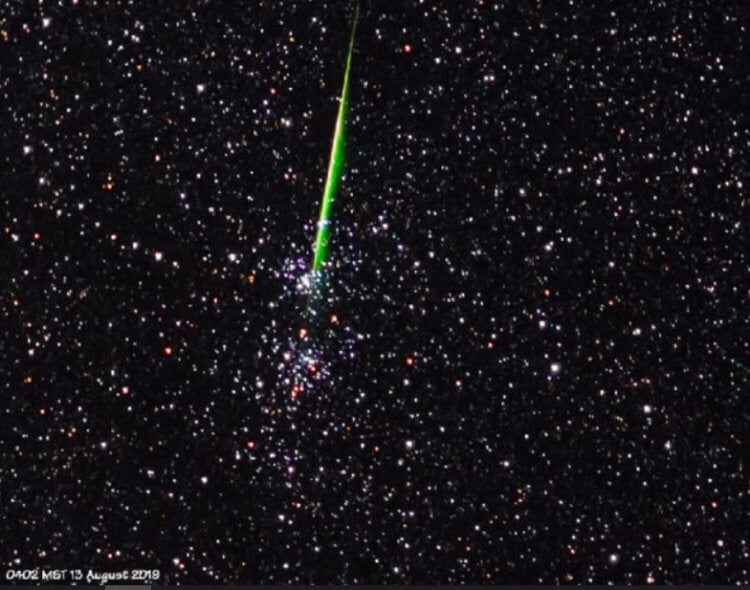 Почему метеориты зеленые? Фотография зеленого метеорита от Дэвида Бланчарда. Фото.