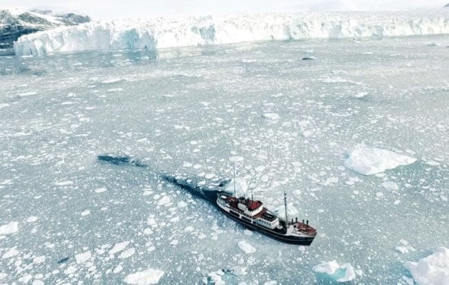 Подо льдом Гренландии нашли древнее озеро. Фото.