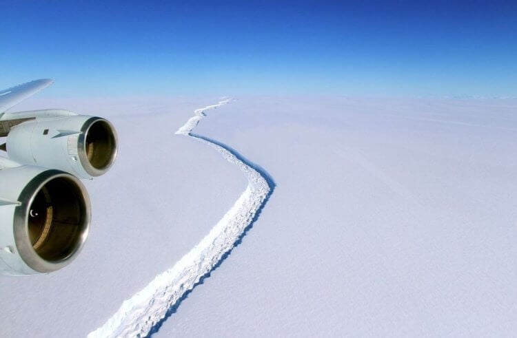 Айсберг А-68. Трещина на леднике Ларсена. Фото.