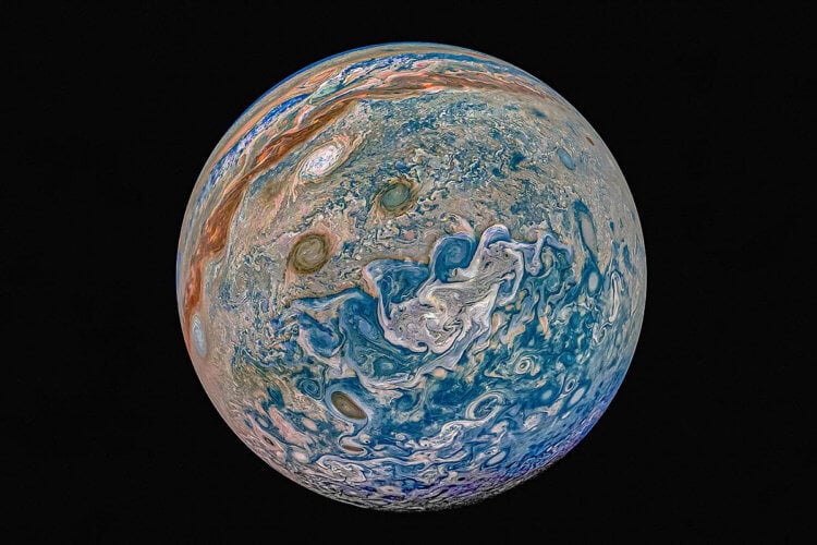 Человек на Юпитере. Так выглядит Юпитер в объективе аппарата Juno. Фото.