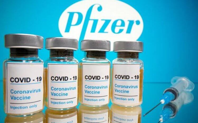 Американская компания Pfizer объявила о создании рабочей вакцины от коронавируса. Как и российская вакцина, американская будет вводиться двумя дозами. Фото.