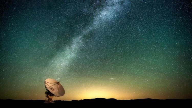Одиноки ли мы во Вселенной? Ученые прослушивают космический радиоэфир в поисках посланий внеземных цивилизаций. Фото.