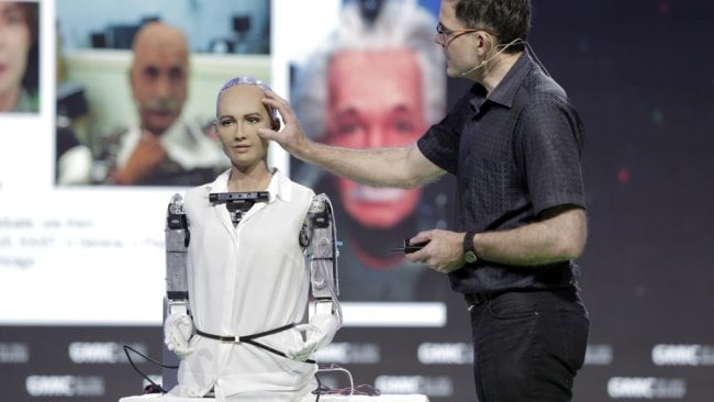 Могут ли роботы помочь в лечении душевных болезней? Фото.