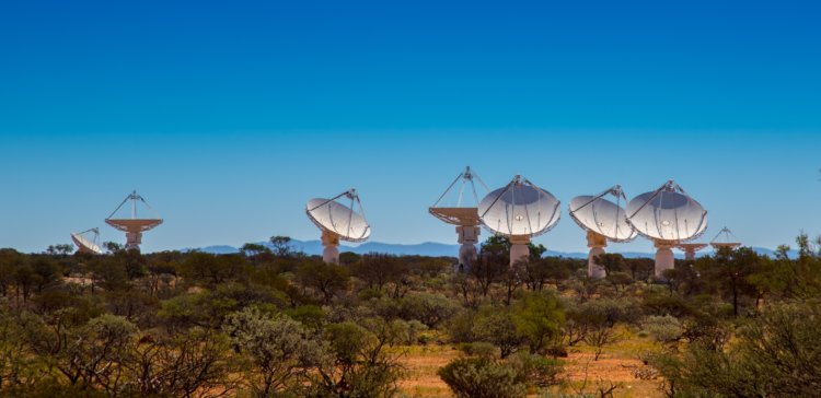 Астрономы нанесли на карту Вселенной три миллиона новых галактик. Радиотелескоп ASKAP расположен в Западной Австралии. Фото.