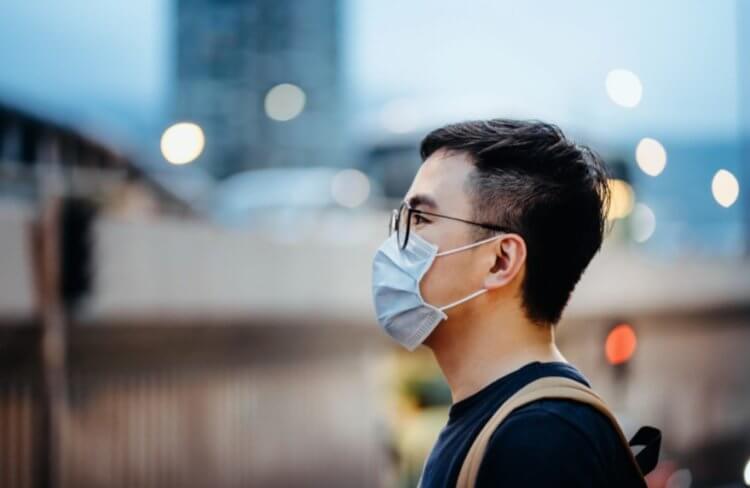 Коронавирус стал опаснее? Сохранят ли защитные маски свою эффективность, пока не ясно. Фото.