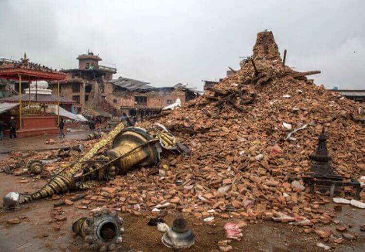 Из-за чего меняется высота гор? Последствия землетрясения в Непале в 2015 году. Фото.
