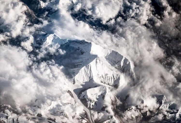 Новая высота Эвереста. Спутниковый снимок горы Эверест. Фото.