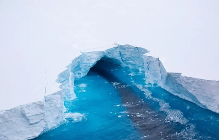 Как избежать катастрофы? Так выглядят тоннели под айсбергом. Фото.