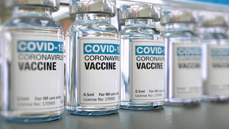 Вакцины против коронавируса. Будем надеяться, что пандемия COVID-19 закончится в ближайшем будущем. Фото.