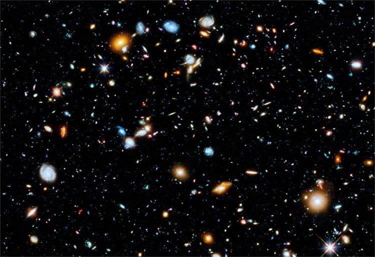 Фотографии миссии NASA «Новые горизонты». Сегодня ученые оценивают количество галактик в наблюдаемой Вселенной в два миллиарда. Фото.