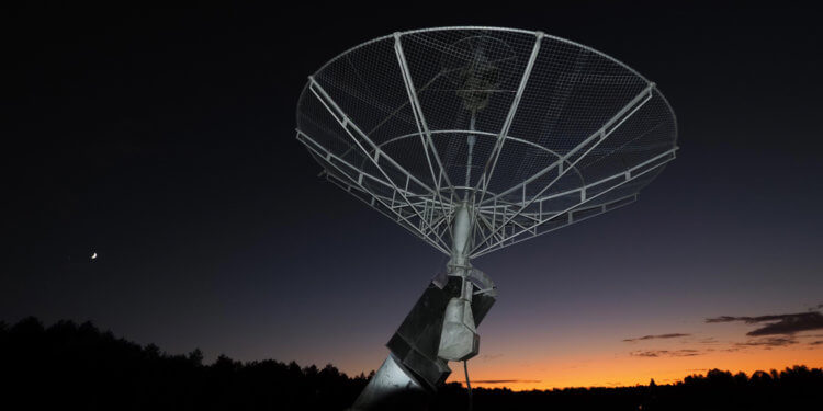 Правда ли, что астрономы поймали радиосигнал от экзопланеты? Дразнящий радиосигнал, похоже, исходит от Проксимы Центавра, ближайшей к Солнцу звезды. Фото.