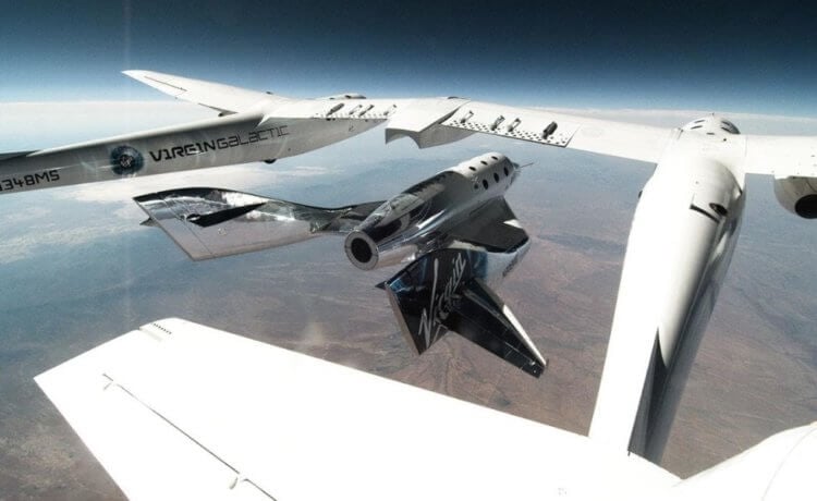 Вывод спутников на орбиту. Космический корабль SpaceShipTwo. Фото.