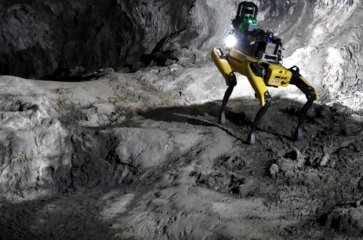 Как будут выглядеть марсоходы будущего? Робот Spot от Boston Dynamics в марсианской пещере. Фото.