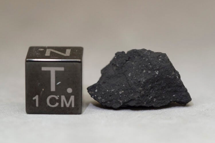 Углеродистые хондриты. Фрагмент метеорита озера Тагиш. Фото.