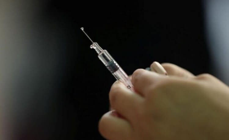 Зафиксированы случаи смерти от вакцины Pfizer. Что происходит?