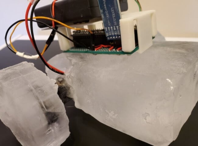 Зачем инженеры разработали робота изо льда? Фото.