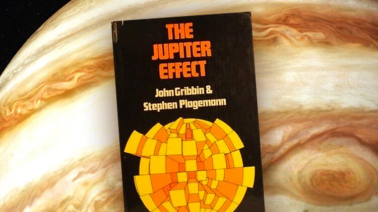 Откуда взялся термин «парад планет»? Многие из тех, кто купил книгу британских астрофизиков, ждали конец света в 1982 году. Фото.