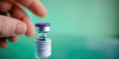 Почему Pfizer временно сокращает распространение своей вакцины в Европе? Фото.