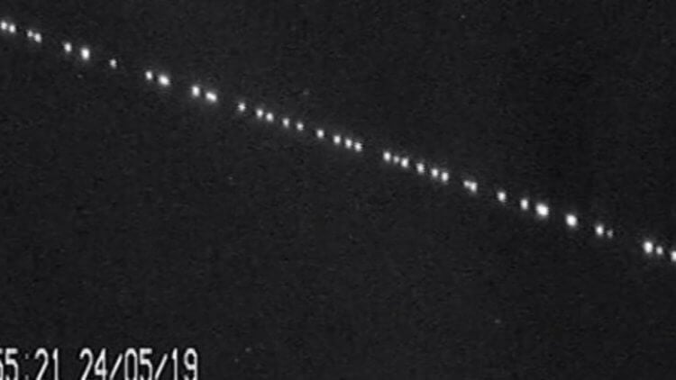 Почему спутники Starlink стали невидимыми для человеческого глаза? Спутники Starlink на небе Нидерландов в мае 2019 года. Фото.