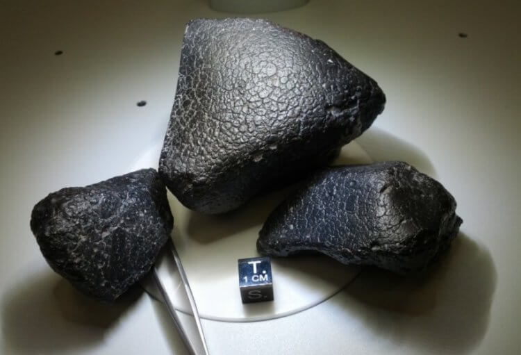 Марсианский метеорит на Земле. Метеорит «Черная красавица». Фото.