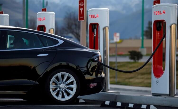 Когда электромобили станут дешевле? Судя по всему, в ближайшее время в США появится больше зарядочных станций для электромобилей. Фото.