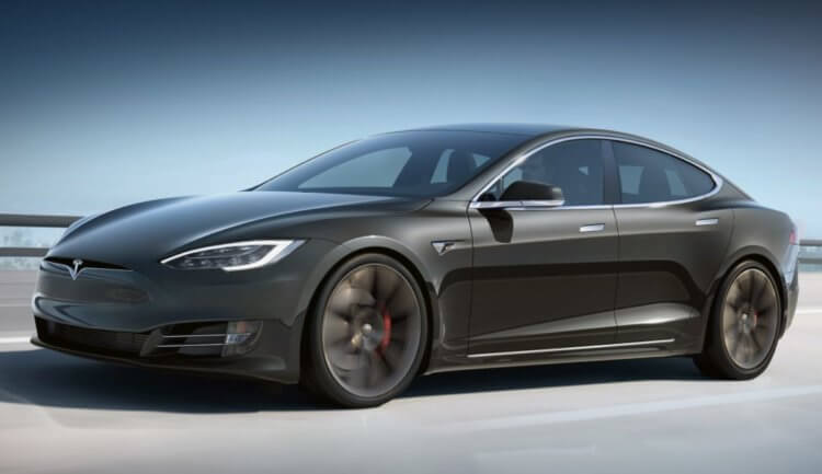 Чем Lucid Air лучше Tesla Model S? Tesla Model S был представлен в 2012 году и до сих пор считается самым премиальным. Фото.