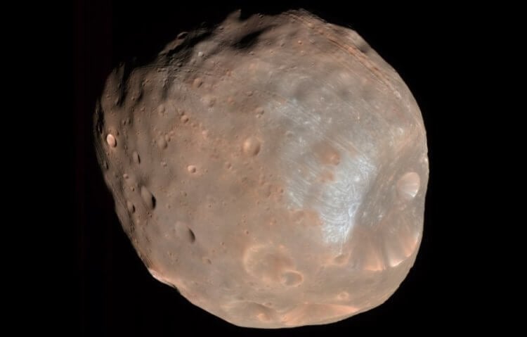 Интересные факты о Деймосе. Деймос — второй спутник Марса. Он поменьше. Фото.