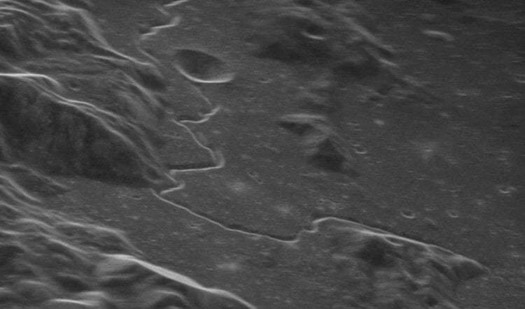 Как ученые сделали качественную фотографию Луны, не летая в космос? Фотография Луны, сделанная при помощи наземного телескопа. Фото.