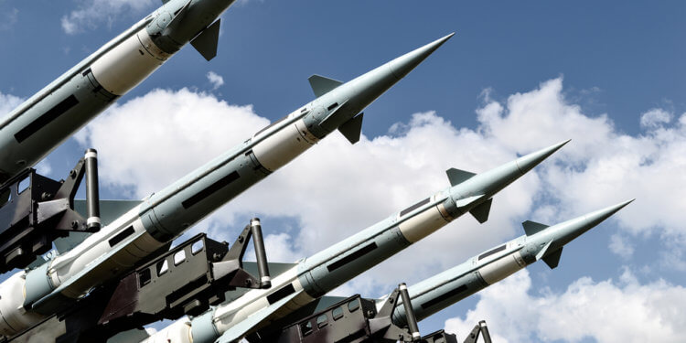 Долгосрочные риски (5-10 лет). Рост и разработка ядерных вооружений могут привести к полномасштабной войне. Фото.