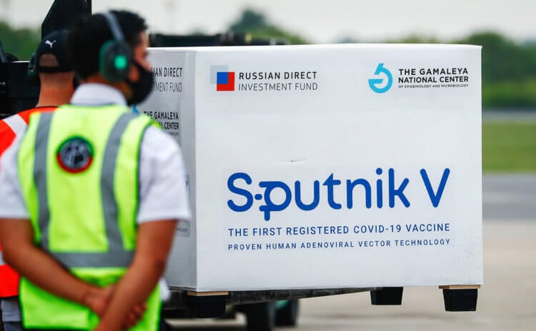 «Спутник-V» признана эффективной и безопасной. Производство российской вакцины будет налажено сразу в нескольких странах мира. Фото.