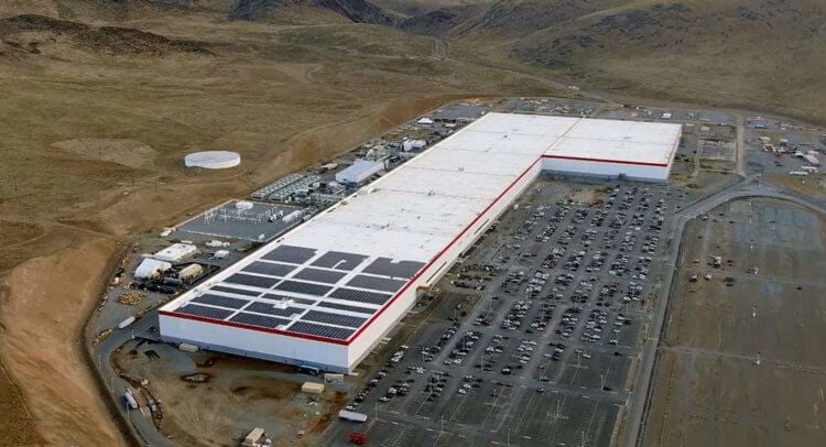 Tesla Gigafactory в Неваде. Завод Tesla в Неваде, США. Фото.