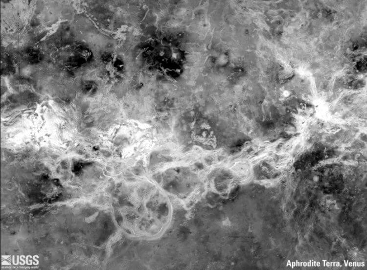 Настоящая фотография Венеры. Радарное изображение Земли Афродиты, полученное межпланетной станцией «Магеллан». Фото.