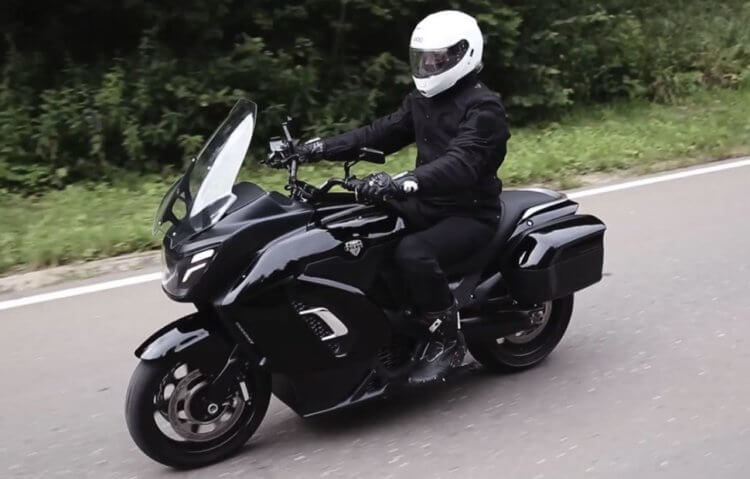 Автомобиль президента России. Еще одна фотография электрического мотоцикла Aurus. Фото.