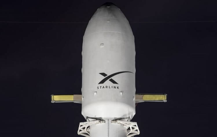 Падение космического мусора на Землю. Фотография верхней части ракеты Falcon 9 до запуска 4 марта. Фото.