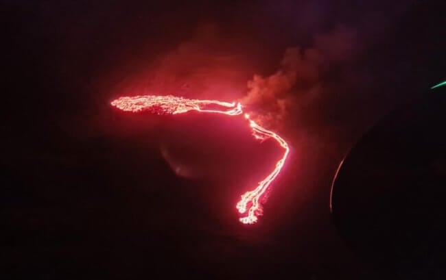 Извержение вулкана Фаградалсфьяль: все, что нужно знать. Фото.