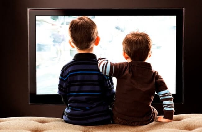 Насколько сильно телевидение влияет на жизнь детей? Фото.