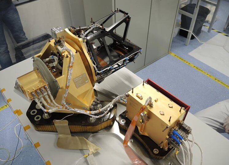 Космический аппарат Trace Gas Orbiter. Образец инструмента CaSSIS. Фото.