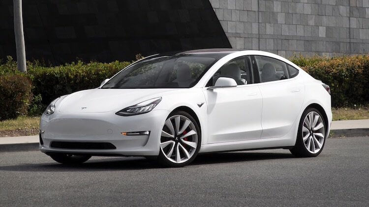 Tesla продает прототипы. Они назвали ее прототипом. Представляете? Фото.